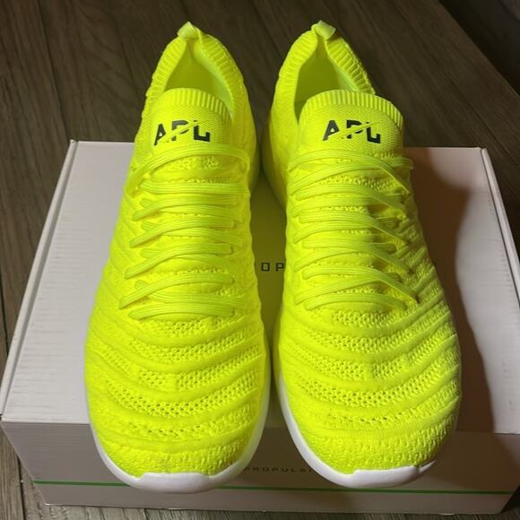 NIB APL Men’s Techloom athletic shoe size 13 neon yellow - Picture 3 of 8